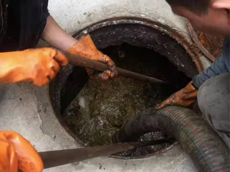 乐东清理化粪池时如何避免沼气的危害?